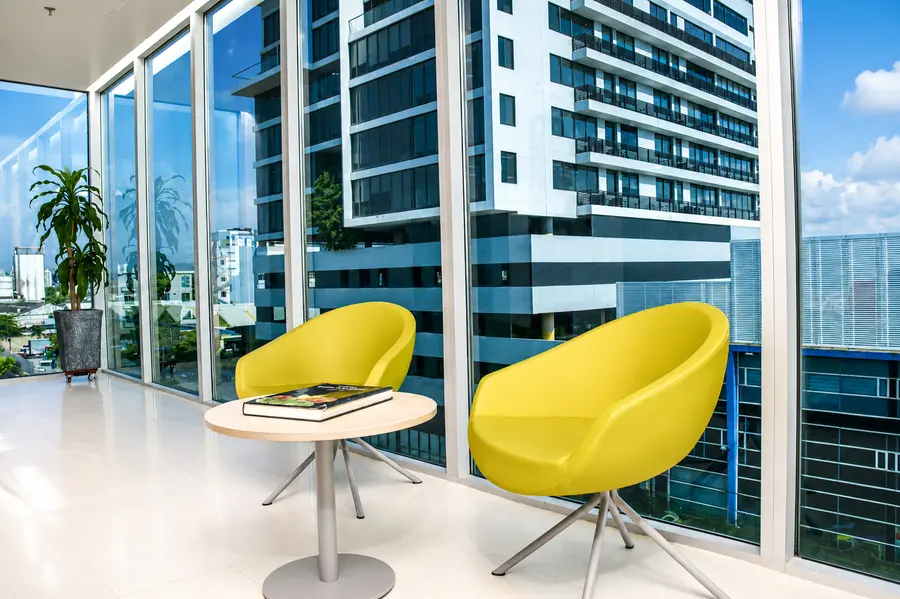 Vivienda con ventanales tratados por NanoPlush